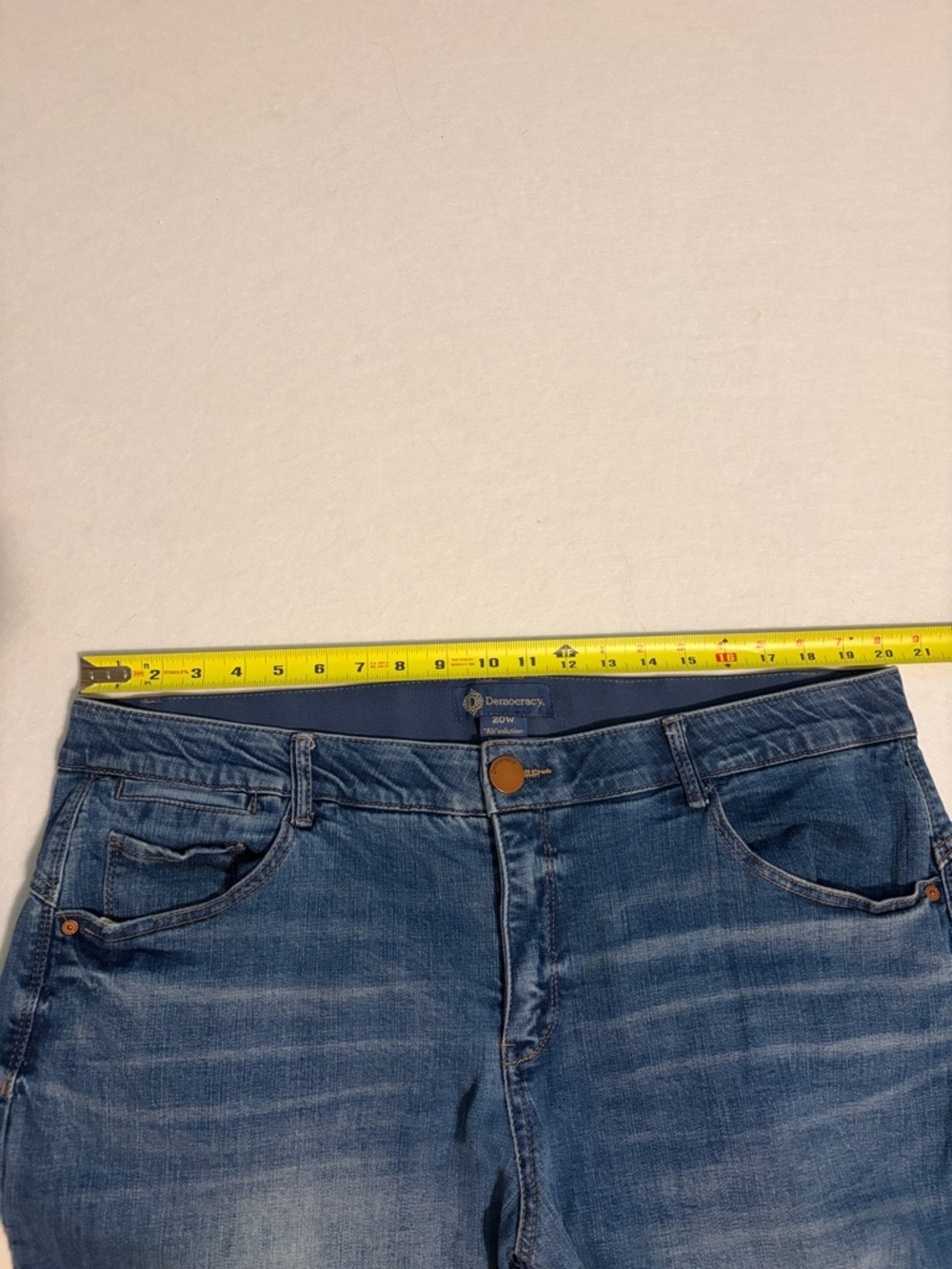 Democracy Distessed Ab Solution Cuffed Capri, siz… - image 5